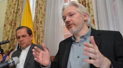 Ассанж намерен покинуть посольство Эквадора Ассанж намерен покинуть посольство Эквадора